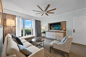 Apartamento | Zona de estar | Smart TV de 50 pulgadas con canales por cable