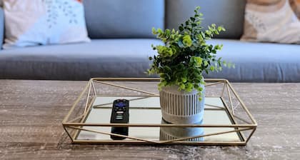 Calligraphy guest suite w/private deck & entrance