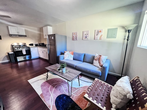Calligraphy guest suite w/private deck & entrance