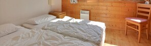 3 bedrooms, iron/ironing board, WiFi