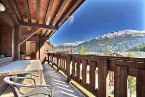 Outdoor dining - Very comfortable flat for 7 people, living room with wood-burner, kitchen area with dishwasher, 2 do (Grimentz)