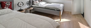 2 slaapkamers, een strijkplank/strijkijzer, internet