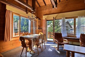 Interior - Middle class flat on 2 levels for 6 people, living room, kitchen area with dishwasher, 1 double bedr (Grimentz)