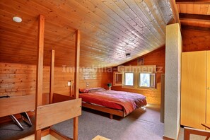 2 bedrooms, iron/ironing board