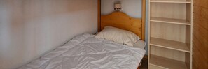 1 bedroom, iron/ironing board, Internet - Comfortable flat for 4 people, living room, kitchen area, 1 2-bedroom, sleeping corner with 1 bunk b (Grimentz)