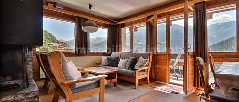 Televisor i llar de foc