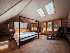 6 bedrooms, desk, iron/ironing board, free WiFi