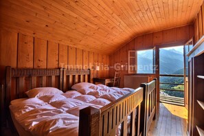 4 habitaciones, tabla de planchar con plancha y internet