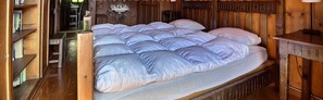 4 quartos, ferros/tábuas de passar roupa, acesso à internet