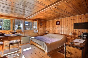 1 chambre, fer et planche à repasser, accès Internet