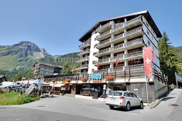 Exterior - Middle class flat for 4 to 6 people, combined of 2 studios with 2 to 4 beds, 2 kitchen areas, 2 bath (Grimentz)
