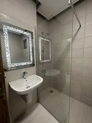 Douche, serviettes fournies