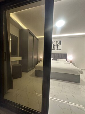 2 bedrooms, internet, wheelchair access - Cozy Rooftop Near Al Services 23 (Amman)