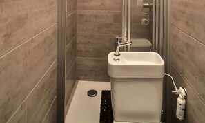 Hair dryer - Comfortable mansard flat on 2 levels for 4 to 5 people, living room, kitchen area with dishwasher, 1 (Grimentz)