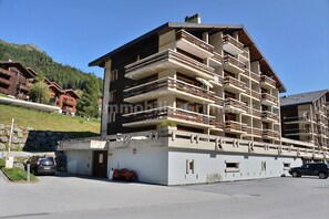 Exterior - Comfortable mansard flat on 2 levels for 4 to 5 people, living room, kitchen area with dishwasher, 1 (Grimentz)