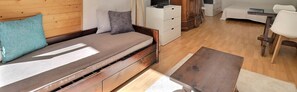 1 dormitorio, tabla de planchar con plancha, Internet