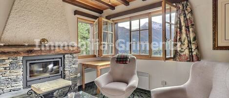 TV, fireplace, DVD player
