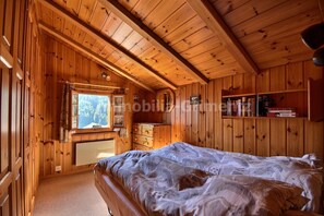 2 bedrooms, iron/ironing board, Internet
