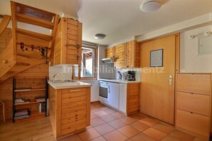 Fridge, oven, stovetop, dishwasher - Comfortable flat on 2 levels for 4 people, living room, kitchen area with dishwasher, 1 2-bedroom, m (Grimentz)