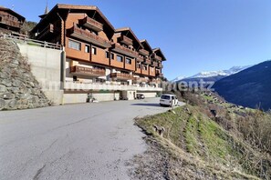 Exterior - Middle class studio for 2 people, living room with 1 double bed (140), kitchen area, shower-WC, balc (Grimentz)