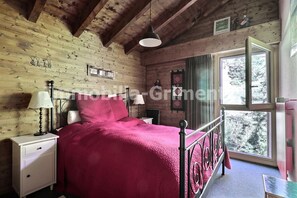 3 bedrooms, iron/ironing board, Internet - Comfortable flat on 2 levels for 6 people, living room with wood-burner, kitchen area with dishwashe (Grimentz)