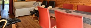 Dining - Middle class flat for 3 to 4 people, small living room, kitchen area with dishwasher, small double b (Grimentz)