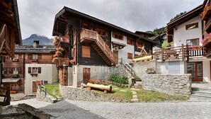 Unclassified image, 4 of 12, button - Comfortable flat on 2 levels for 4 to 6 people, living room, kitchen area with dishwasher, 1 double (Grimentz)