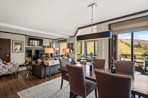 Deluxe Condo, 3 Bedrooms, Balcony, Mountain View (Chamonix 26) | Dining room