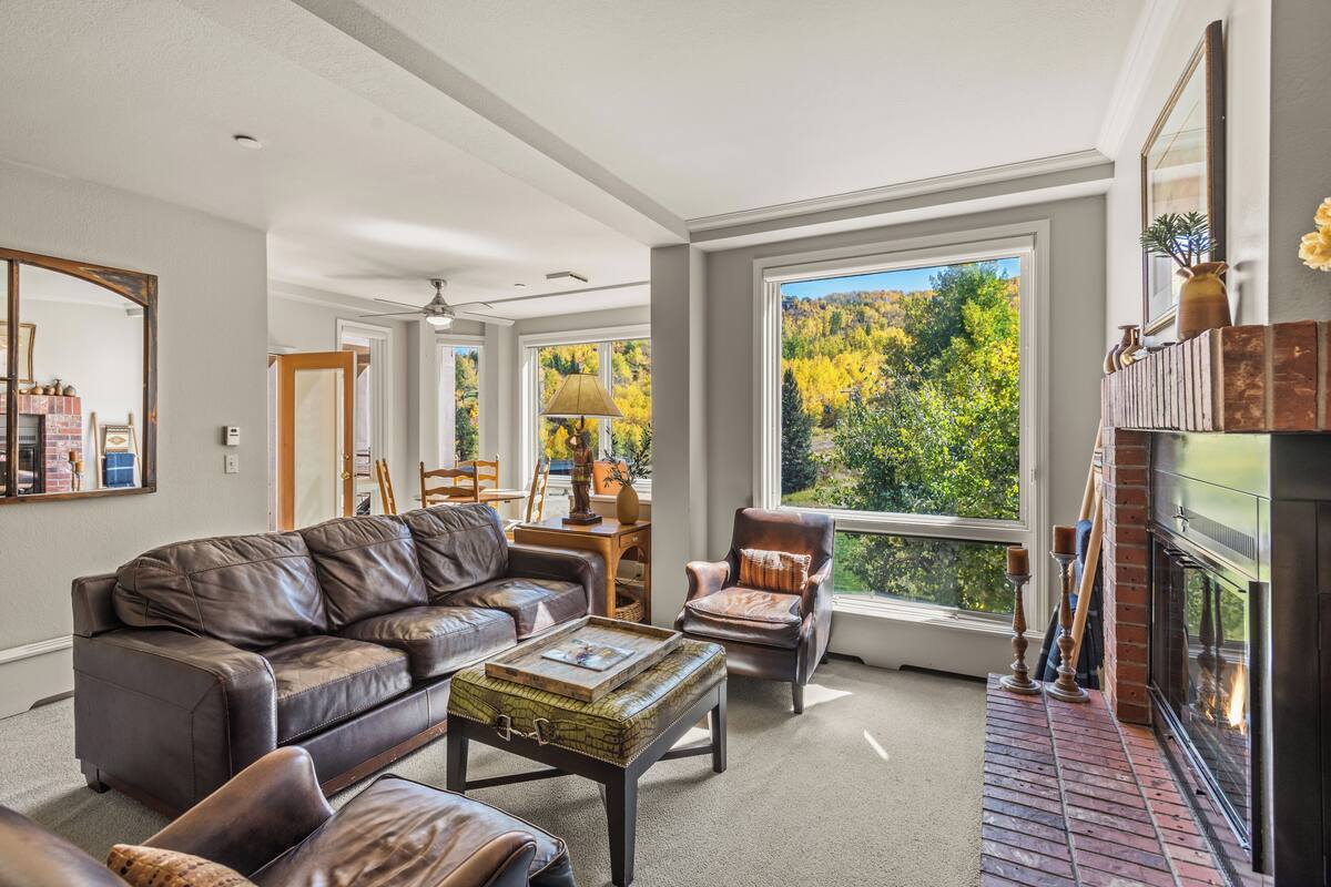 Standard Condo, 3 Bedrooms, Fireplace, Mountain View (Chamonix 31) | Living area | Flat-screen TV