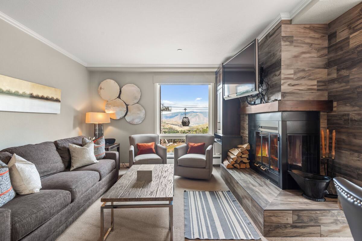 Luxury Condo, 3 Bedrooms, Terrace, Mountain View (Chamonix 34) | Living area | Flat-screen TV