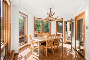 Standard Condo, 2 Bedrooms, Balcony, Mountain View (Chamonix 40) | In-room dining