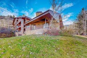 Exterior - Unique stay a walk from the lifts with jetted tub, fireplace, & mountain views (Park City)