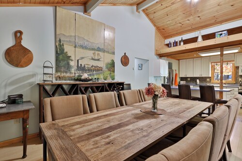 Winding Way Chalet: Large Family Ski Home with Amazing Amenities! Hot Tub.
