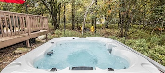 Robin's Nest ~ Hot tub ~ Firepit ~Kids Indoor Treehouse ~Gameroom ~Close to Ski