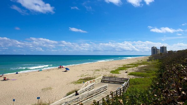Liegestühle, Strandtücher