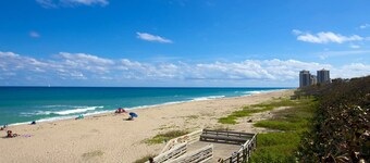 HeatedPool • Spa • BBQ • PoolTable • WiFi • NearBeach and DT • Fun