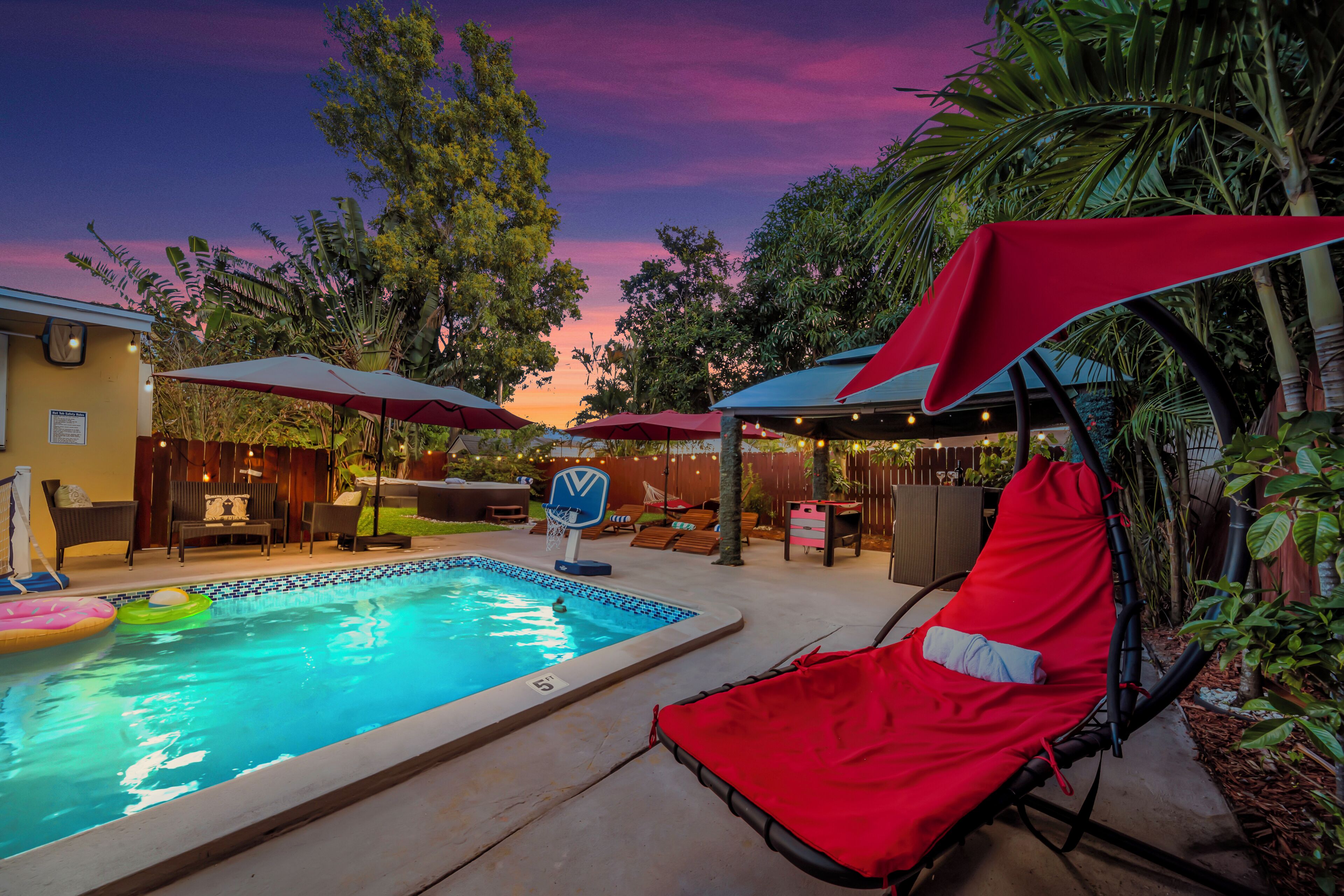 Alberca al aire libre y alberca climatizada