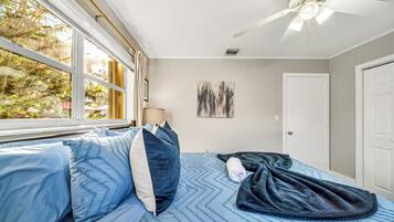 3 Schlafzimmer, Schreibtisch, Bügeleisen/Bügelbrett, Reisekinderbett