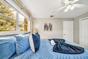 3 Schlafzimmer, Schreibtisch, Bügeleisen/Bügelbrett, Reisekinderbett