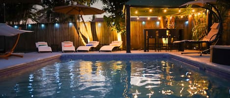 Piscina all'aperto, una piscina riscaldata