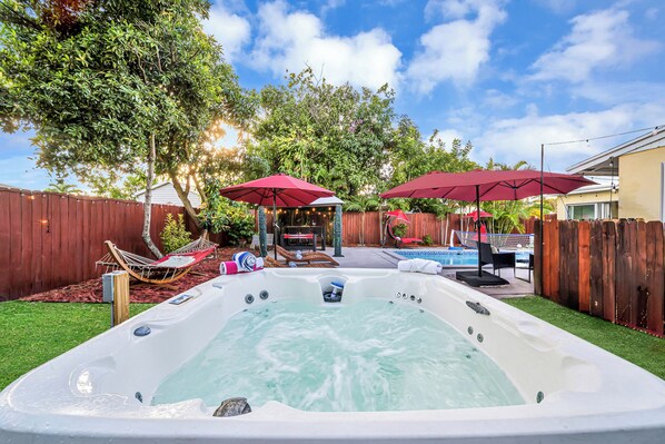 Outdoor spa tub