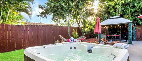 Tina de hidromasaje al aire libre