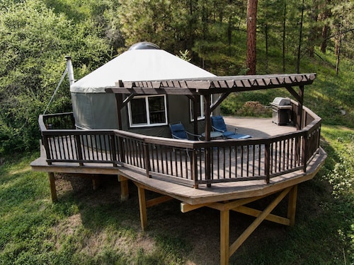 Secluded Off Grid Mountain Yurt with Power and Starlink