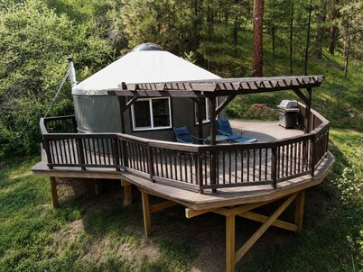 Secluded Off Grid Mountain Yurt with Power and Starlink