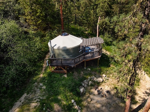 Secluded Off Grid Mountain Yurt with Power and Starlink