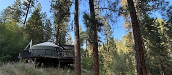 Secluded Off Grid Mountain Yurt with Power and Starlink
