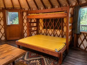 1 bedroom, WiFi (free) - Secluded Off Grid Mountain Yurt with Power and Starlink (Garden Valley)