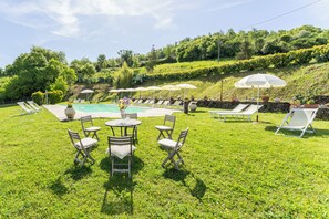 Seasonal outdoor pool, pool umbrellas, sun loungers - Podere Marcigliana  (Radicondoli)