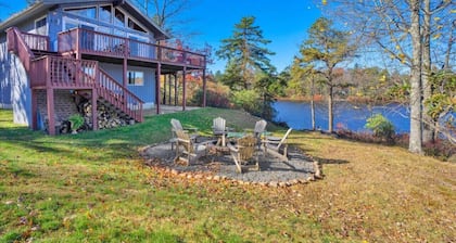 4BR Lakehouse | Sleeps 10 | Fire Pit, Dock, Kayaks