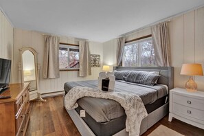 4 Schlafzimmer, Schreibtisch, Bügeleisen/Bügelbrett, Reisekinderbett